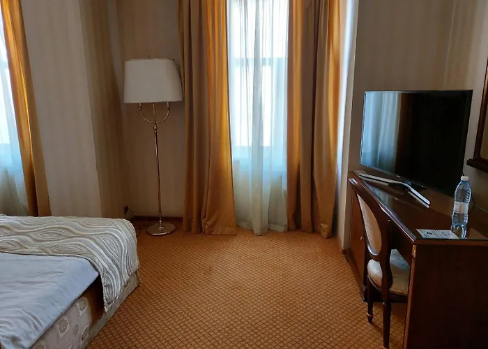 Поділ Плаза Готель